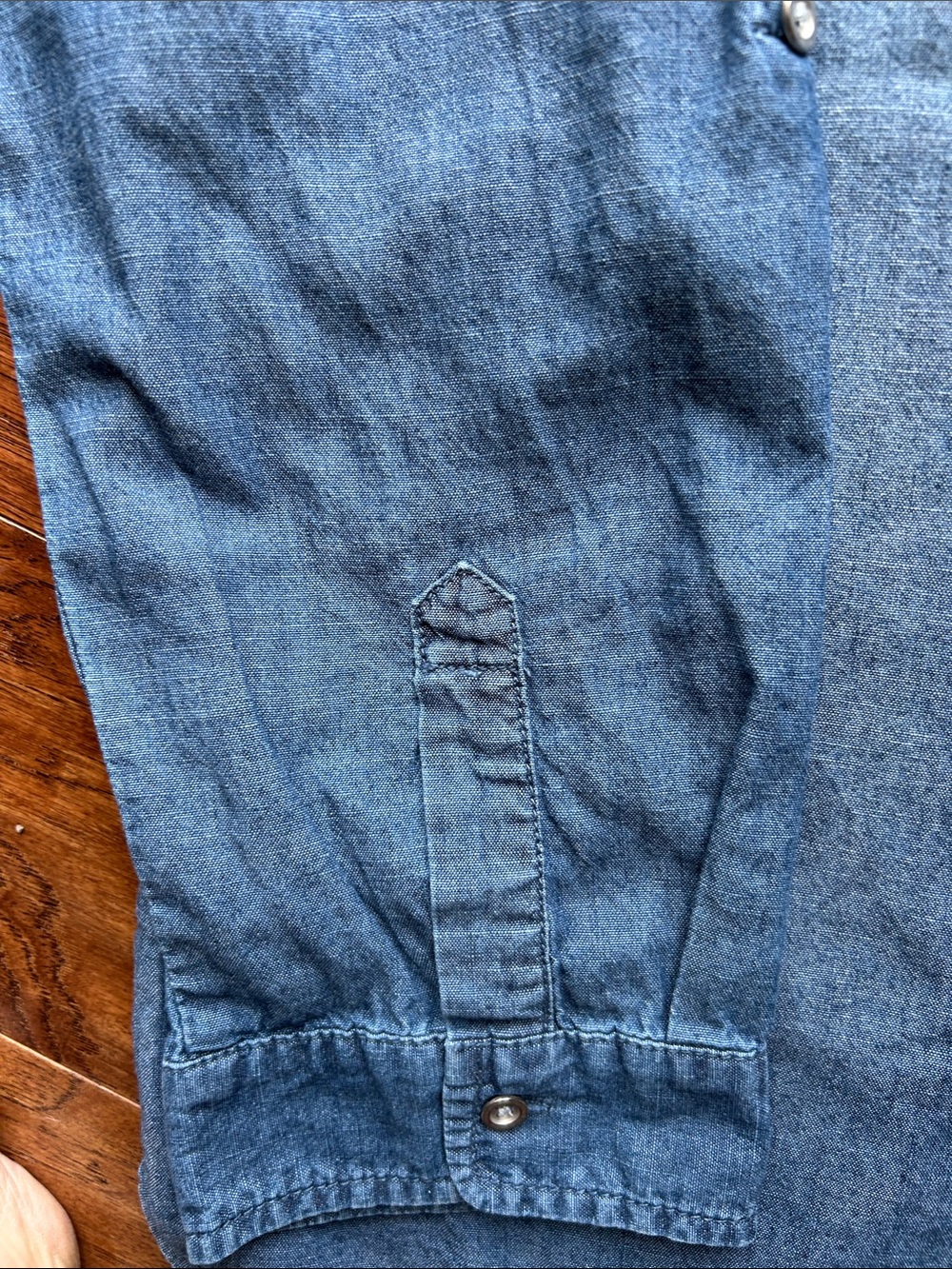 Chico's Women’s Blue shirt Size 2 - Picture 3 of 9